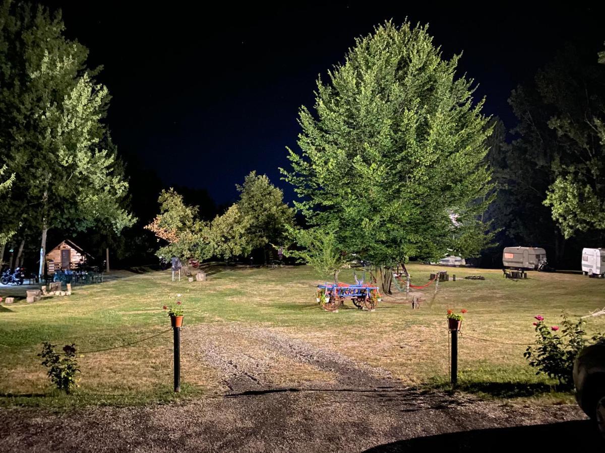 Camping Dragoske Ciofrîngeni Exteriér fotografie